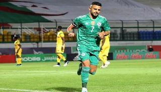 رياض محرز نجم فريق مانشستر سيتي ومنتخب الجزائر