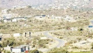 أحد الممرات على خطوط النار شمال الضالع.. أرشيف