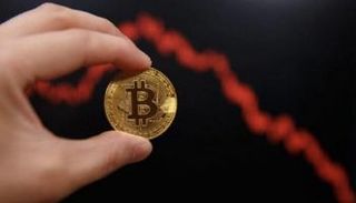 العملات الافتراضية تهوي 