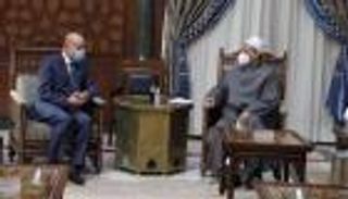 أبومازن يهدي شيخ الأزهر نسخة خاصة من "العهدة العمرية"