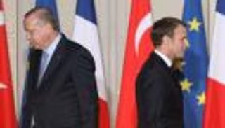 ليبيا وسوريا على مائدة أول لقاء فرنسي تركي بعد أشهر من التوتر