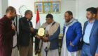  حماس وتكريم الحوثي.. "درع" ملطخة بدماء انقلاب اليمن