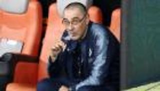 برمز "السيجارة".. مدرب لاتسيو المرتقب يشعل السوشيال ميديا