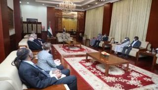 جانب من لقاء حميدتي ووفد الترويكا