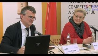 فولفجانج بوسزتاي في مؤتمر سابق