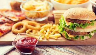 الوجبات السريعة غنية بالدهون - أرشيفية