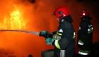 حريق كبير في مستودع أسطوانات للغاز المسال وسط إيران