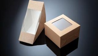 عينات من المنتج شبيه البلاستيك والقائم على محاكاة بروتين الحرير 