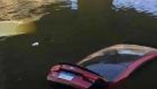 مصرع عروسين بعد انقلاب سيارة زفافهما في مصر