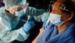 تخفيف "قيود كورونا" على متلقي اللقاح من المسنين بالفلبين