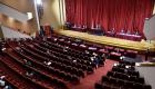 "العين الإخبارية" ترصد "قطار الشلل" قرب برلمان لبنان