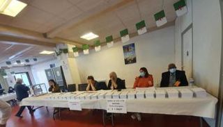 مكتب تصويت للانتخابات التشريعية للجالية الجزائرية بالمهجر