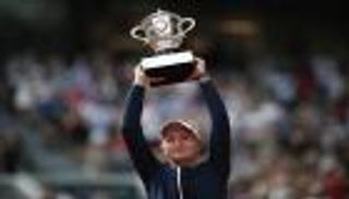 بعد 40 عاما.. كريتشيكوفا تعيد لقب فرنسا المفتوحة إلى التشيك