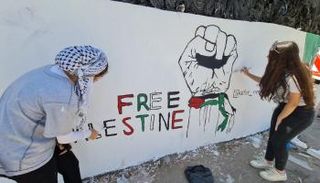 فنانات فلسطينيات يعبرن عن أجواء الحرب بالفن