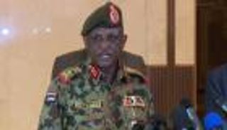 مسؤول سوداني يعتذر عن زيادات الوقود.. ويتحدث عن "جراحة مؤلمة"