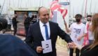 بينيت.. أول رئيس وزراء إسرائيلي يعتمر "الكيباه"