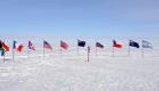 فرنسا تجمع دول معاهدة القطب الجنوبي.. خطوة لحماية "القارة البيضاء"