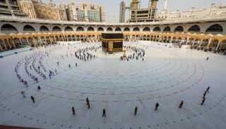 بيئة تعبدية تراعي أعلى المعايير الصحية