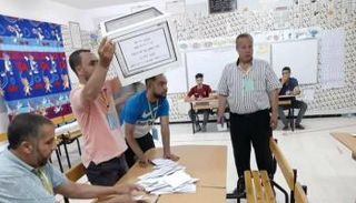 عملية فرز الأصوات في الانتخابات التشريعية الجزائرية