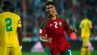 أشرف حكيمي لاعب منتخب المغرب