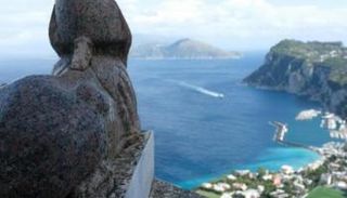 أبو الهول المصري يطل على هذا المنظر البديع من شرفة فيلا سان ميشيل