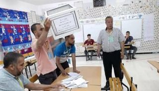 انطلاق عمليات الفرز الخاصة بالانتخابات النيابية في الجزائر