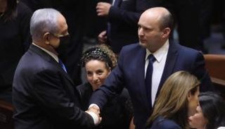 نتنياهو وبينيت بعد تصويت الكنيست