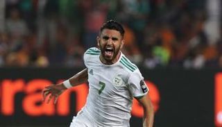 رياض محرز نجم فريق مانشستر سيتي ومنتخب الجزائر