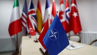 أعلام الدول الأعضاء بالناتو- رويترز