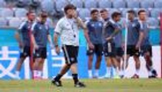 اقتحام وجرس إنذار.. الشرطة بمعسكر ألمانيا قبل قمة فرنسا في يورو 2020