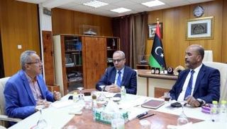 عضوا المجلس الرئاسي ونقيب الأطباء 