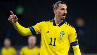 زلاتان إبراهيموفيتش مهاجم منتخب السويد