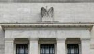 "المركزي الأمريكي" يواجه عقبة "التوظيف والتضخم".. هل يتجاوزها؟