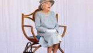 ماذا أهدى الأمير أندرو وبناته الملكة إليزابيث في عيد ميلادها الـ95؟