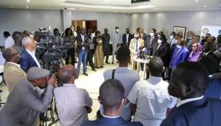 مؤتمر صحفي بعد رفع الجلسات