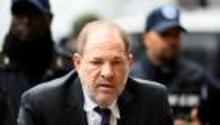 بعد الحبس 23 عاما.. هارفي واينستين يواجه محاكمة جديدة باعتداءات جنسية