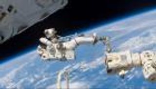 فرنسي وأمريكي يخرجان إلى الفراغ الفضائي الشاسع.. مهمة معقدة 