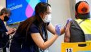 نيويورك.. تطعيم قرابة ألف شخص بجرعات "فاسدة" من لقاح كورونا