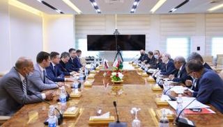 جانب من اجتماع مؤسسة النفط وشركة تاتنفت في طرابلس (مؤسسة النفط)