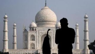  ضريح تاج محل في الهند يعيد فتح أبوابه أمام الزوار 