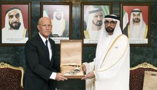 وزير الدولة لشؤون الدفاع والرئيس التنفيذي لشركة لوكهيد مارتن