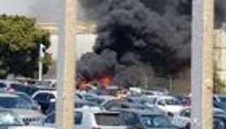 حريق كبير بموقف سيارات في مطار بيروت