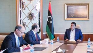 المنفي خلال لقاء رئيس المخابرات المصري