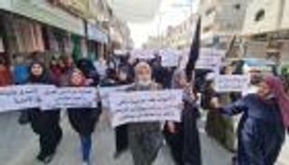 "أوقفوا قتل النساء".. تظاهرة نسوية في غزة