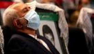 انتخابات إيران.. جواد ظريف يقفز لـ"مركب الإصلاحيين" ومرشح يشكو "الإعلام"