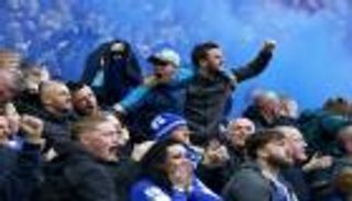 مشهد مكرر.. مدرب ليفربول الأسبق يفجر ثورة جماهيرية زرقاء