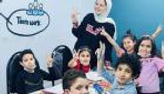 إبداع بـ"العسل والطحينة".. مصرية تعلم الأطفال "الرسم بالمأكولات"