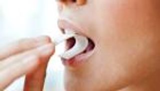 دواء جديد لعلاج كورونا.. روسيا تواجه الفيروس بـ"علكة"