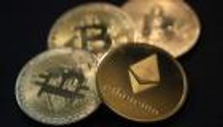 أسعار بيتكوين والعملات المشفرة اليوم الجمعة.. هبوط جماعي عنيف