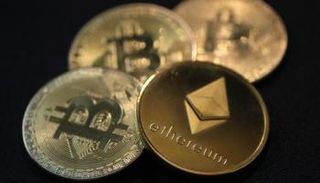 تراجع أسعار بيتكوين والعملات المشفرة